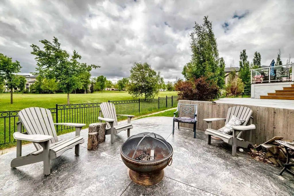 136 Stonemere Close Chestermere AB T1X0C4