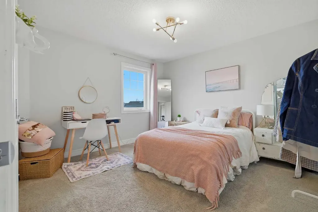136 Stonemere Close Chestermere AB T1X0C4