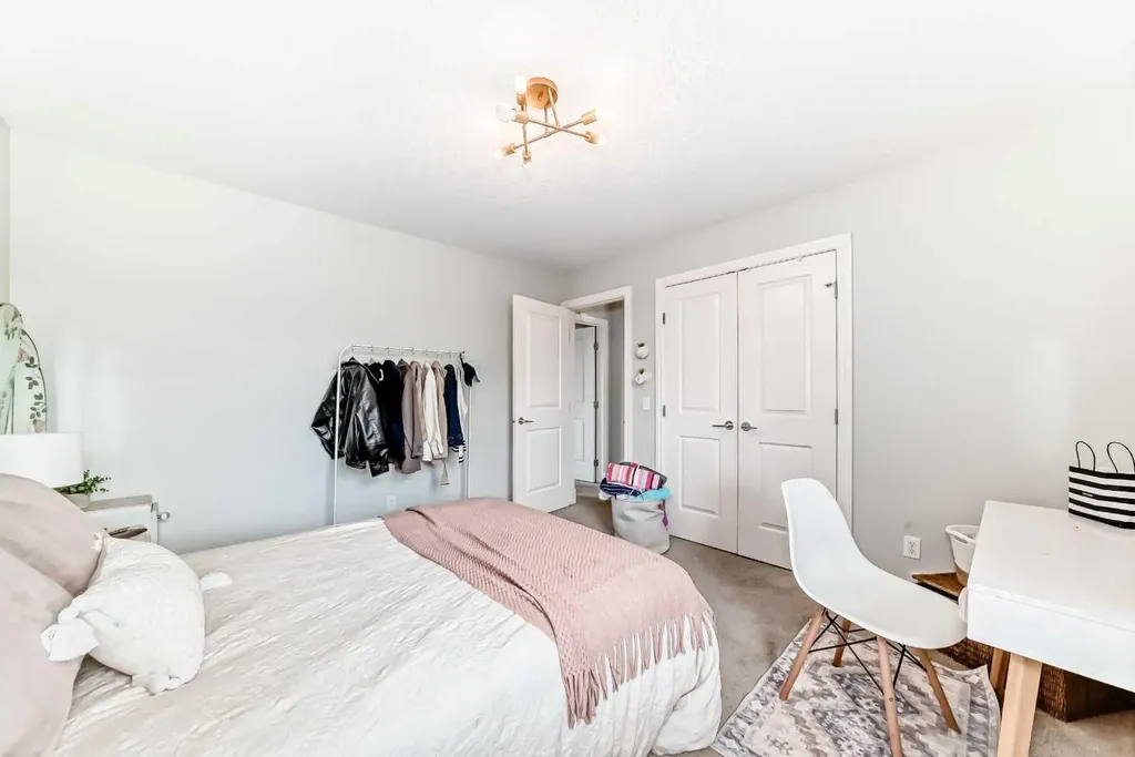 136 Stonemere Close Chestermere AB T1X0C4