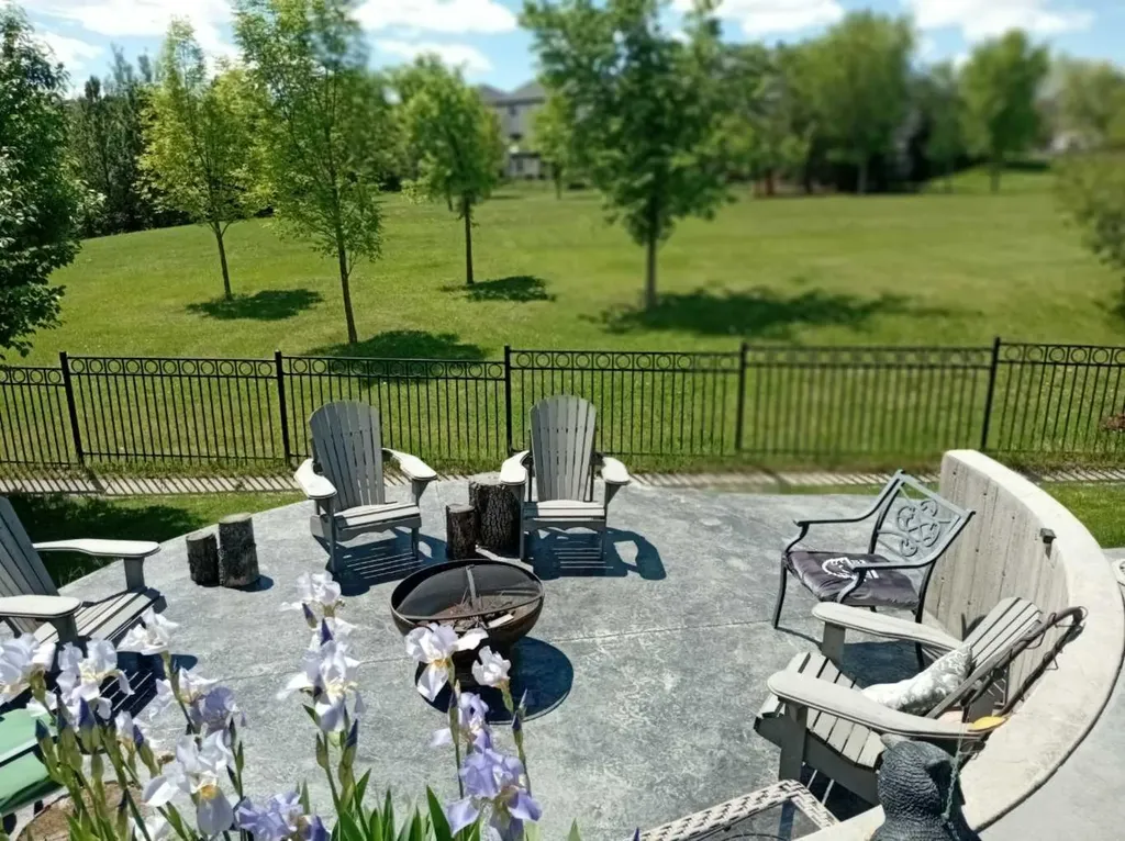 136 Stonemere Close Chestermere AB T1X0C4