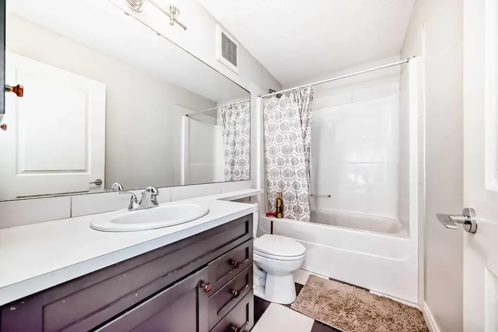 136 Stonemere Close Chestermere AB T1X0C4