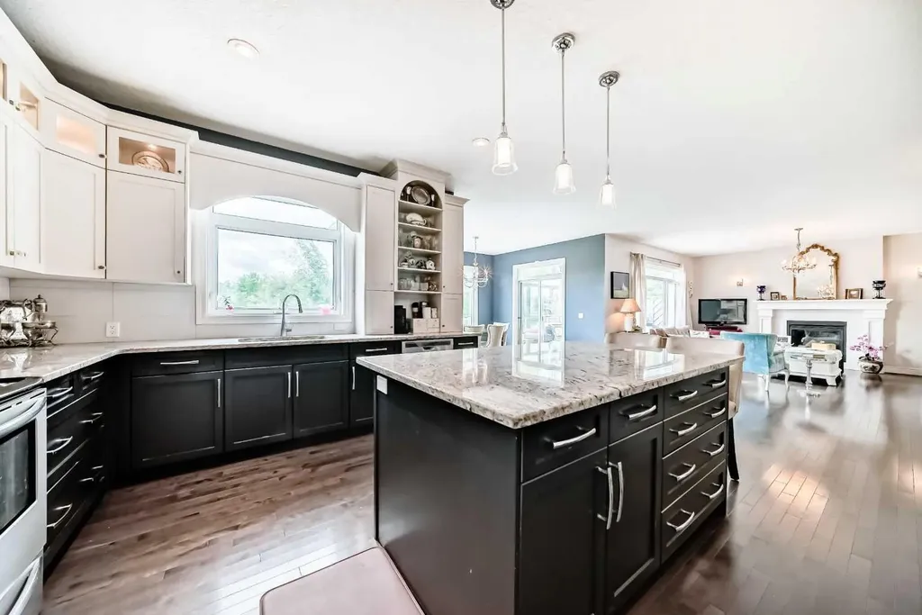 136 Stonemere Close Chestermere AB T1X0C4