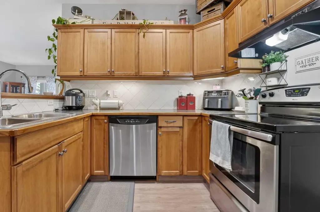 129 Silkstone Road W Lethbridge AB T1J 3H6