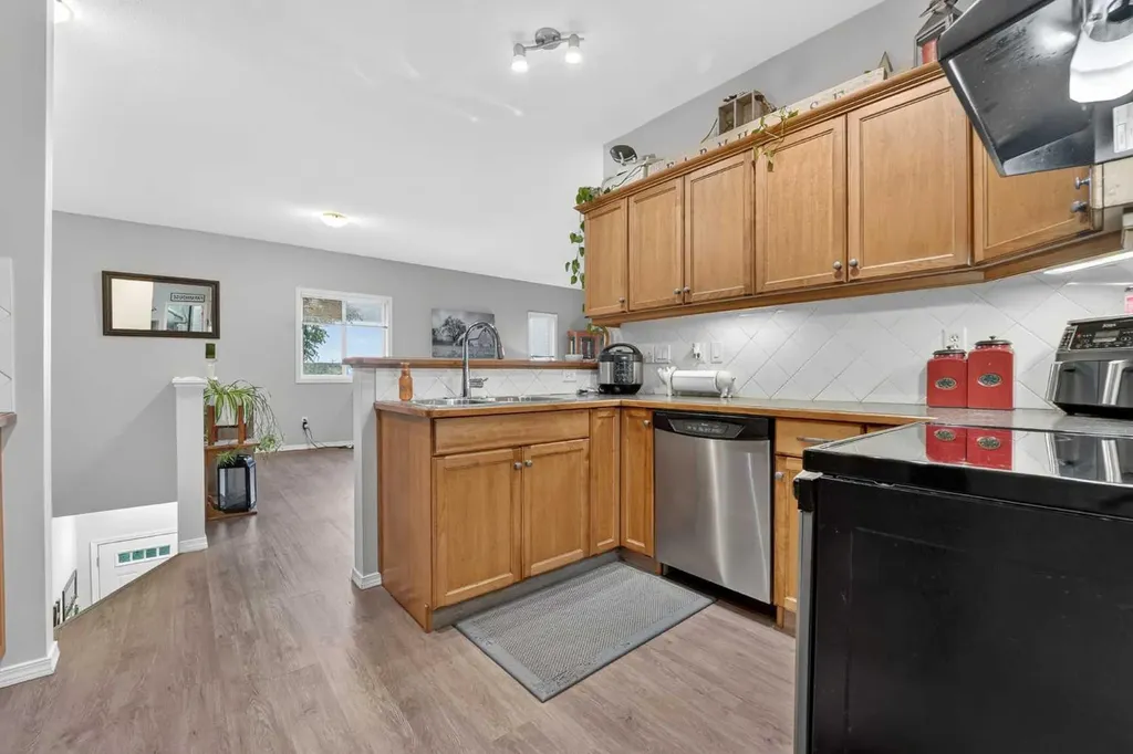 129 Silkstone Road W Lethbridge AB T1J 3H6