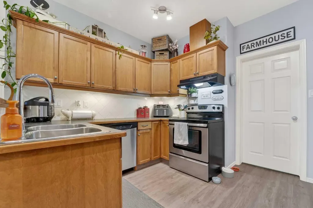 129 Silkstone Road W Lethbridge AB T1J 3H6