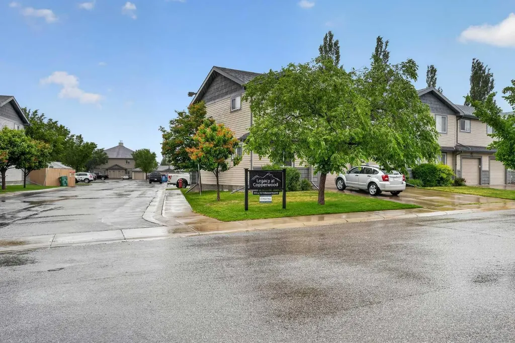 129 Silkstone Road W Lethbridge AB T1J 3H6