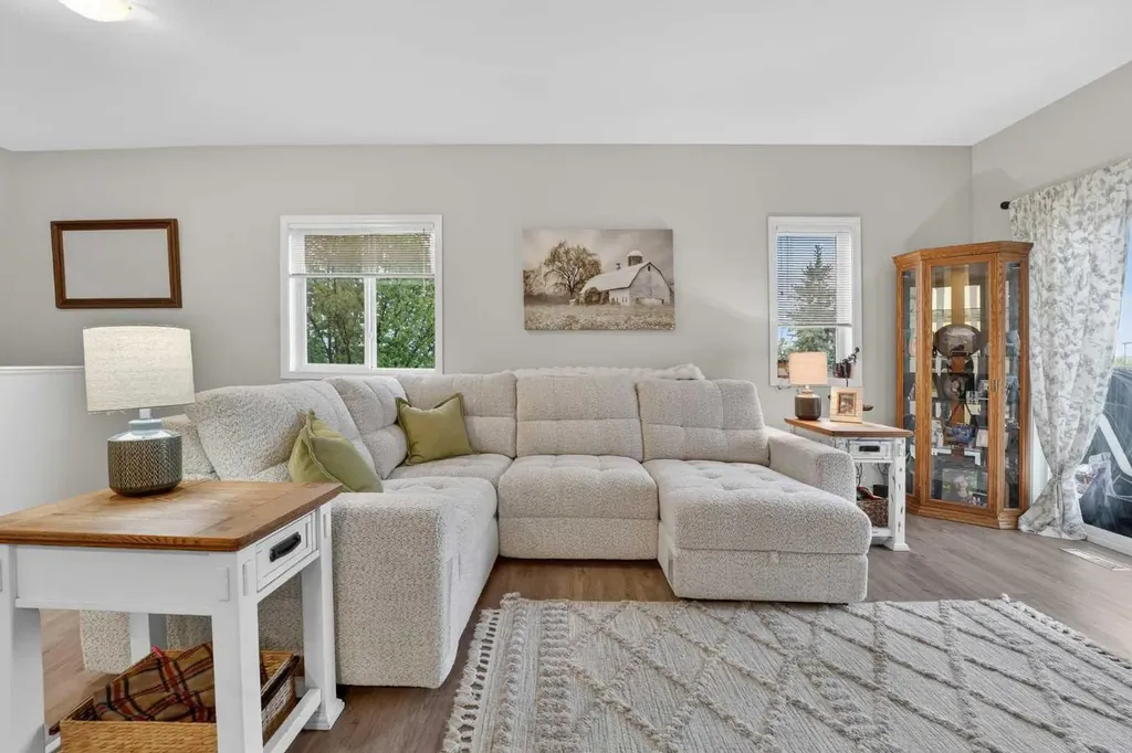 129 Silkstone Road W Lethbridge AB T1J 3H6