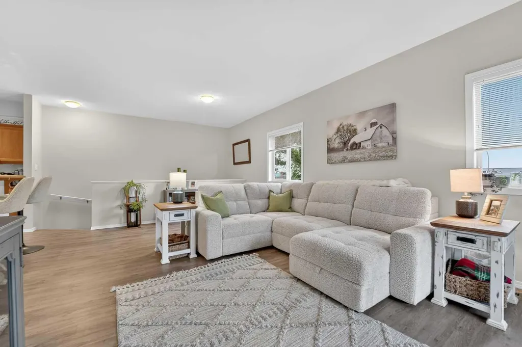 129 Silkstone Road W Lethbridge AB T1J 3H6