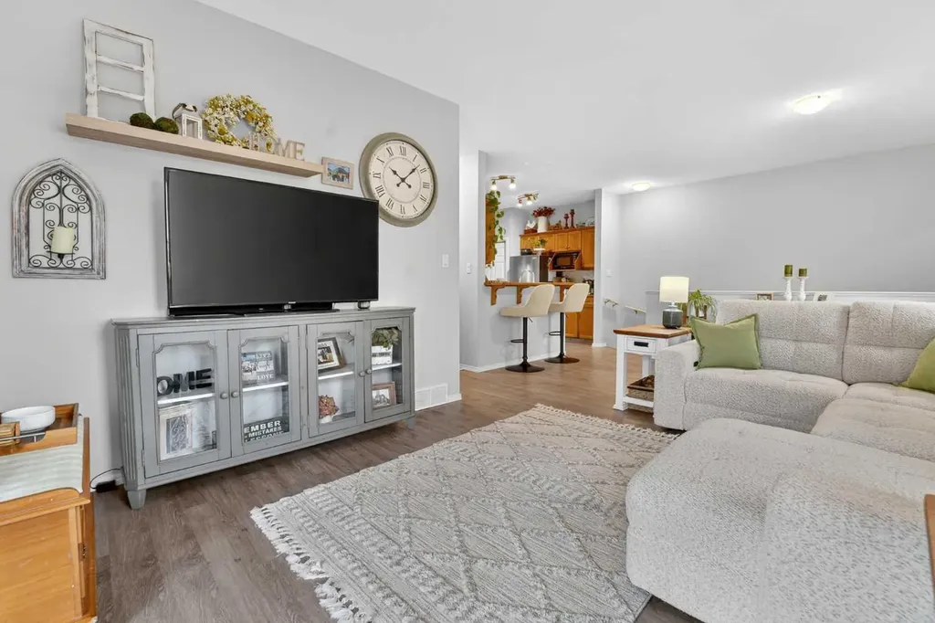 129 Silkstone Road W Lethbridge AB T1J 3H6