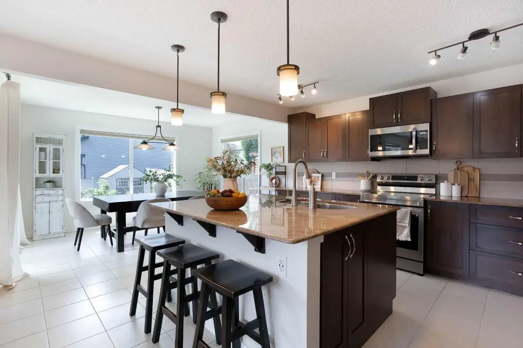 2 Kingston View SE Airdrie AB T4A 0K4