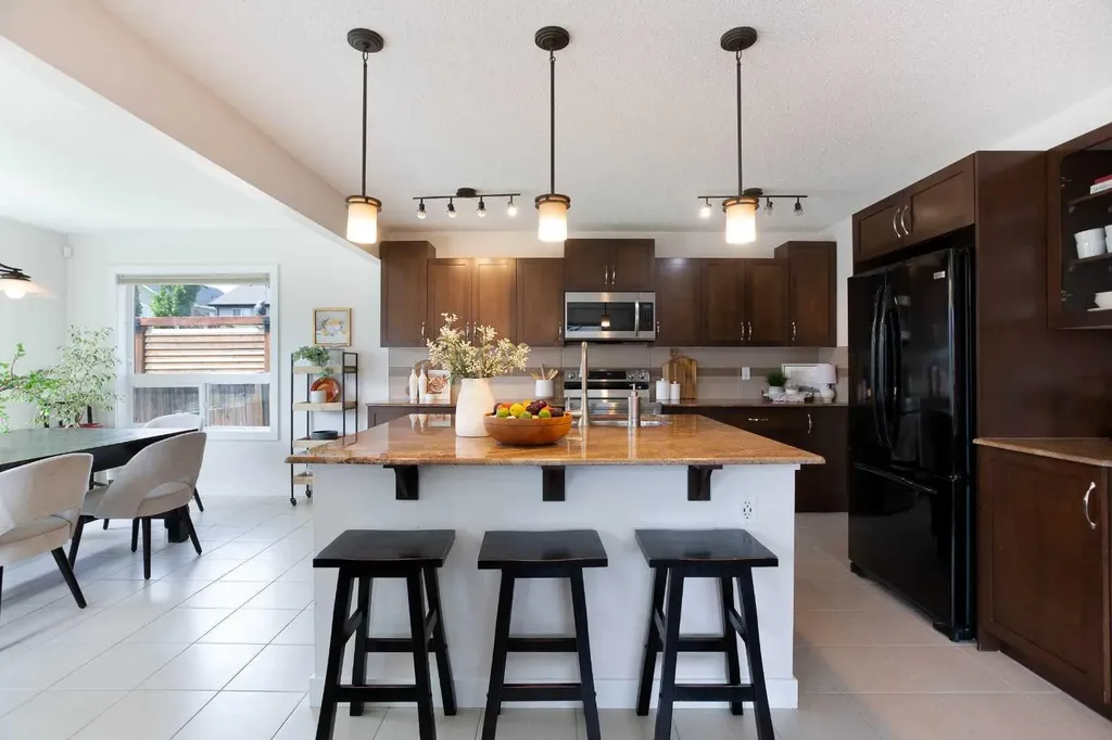 2 Kingston View SE Airdrie AB T4A 0K4