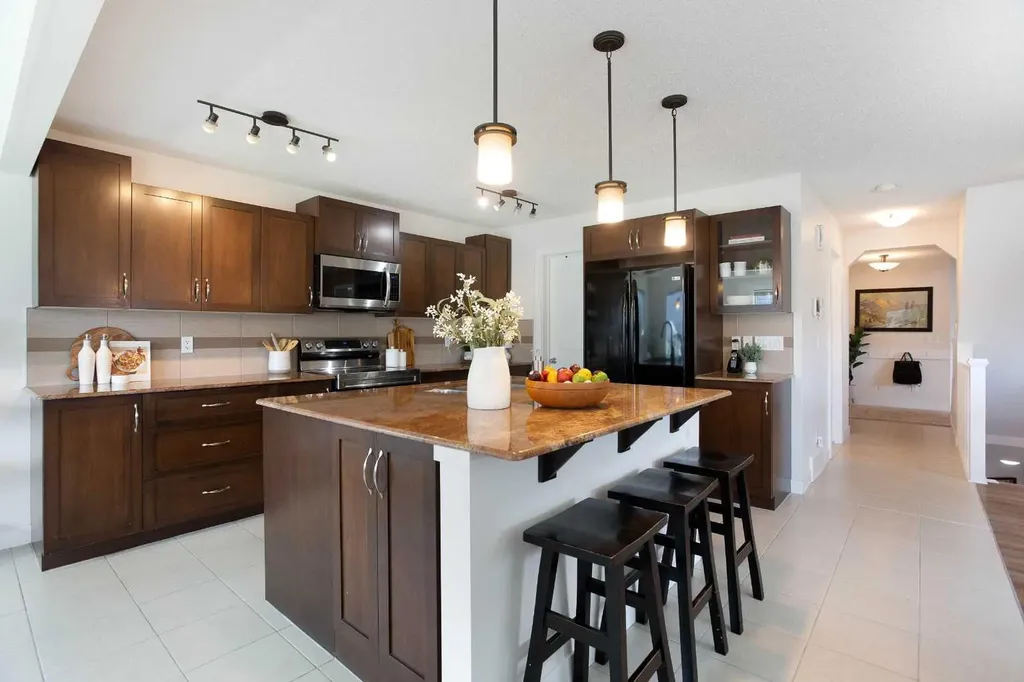 2 Kingston View SE Airdrie AB T4A 0K4