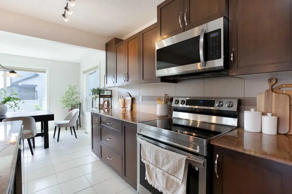2 Kingston View SE Airdrie AB T4A 0K4