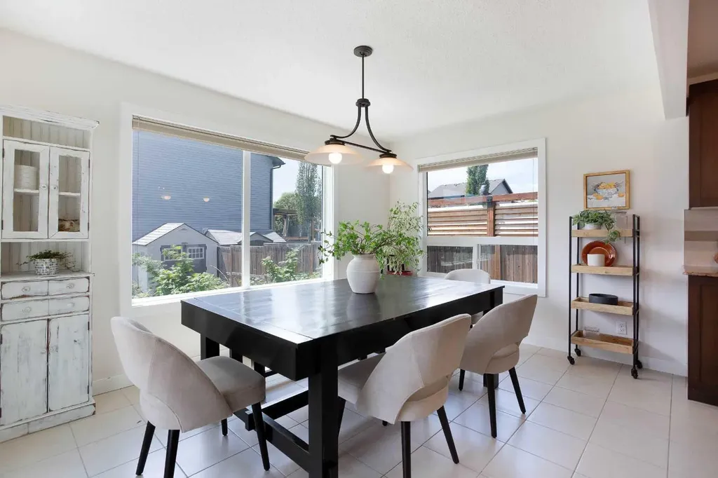 2 Kingston View SE Airdrie AB T4A 0K4