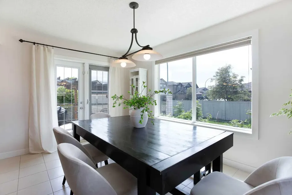 2 Kingston View SE Airdrie AB T4A 0K4