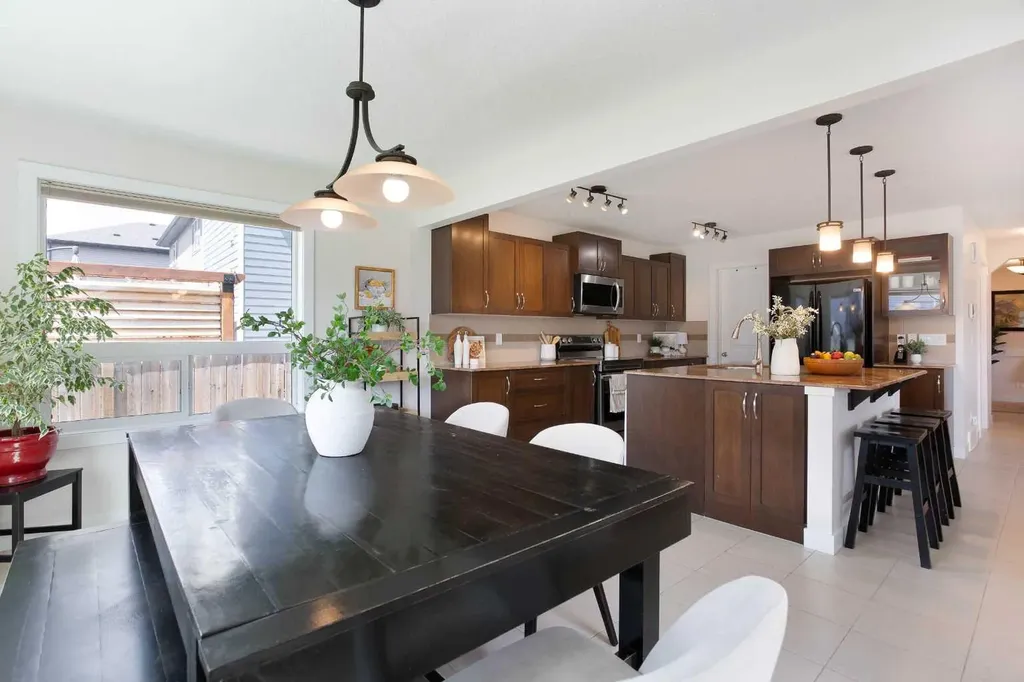2 Kingston View SE Airdrie AB T4A 0K4