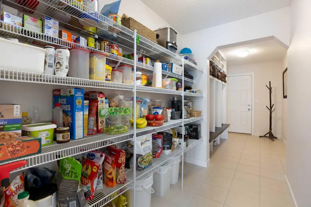 2 Kingston View SE Airdrie AB T4A 0K4