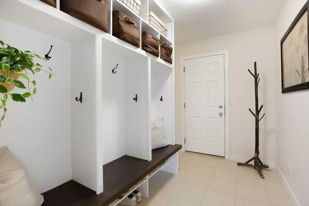 2 Kingston View SE Airdrie AB T4A 0K4