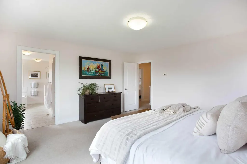 2 Kingston View SE Airdrie AB T4A 0K4