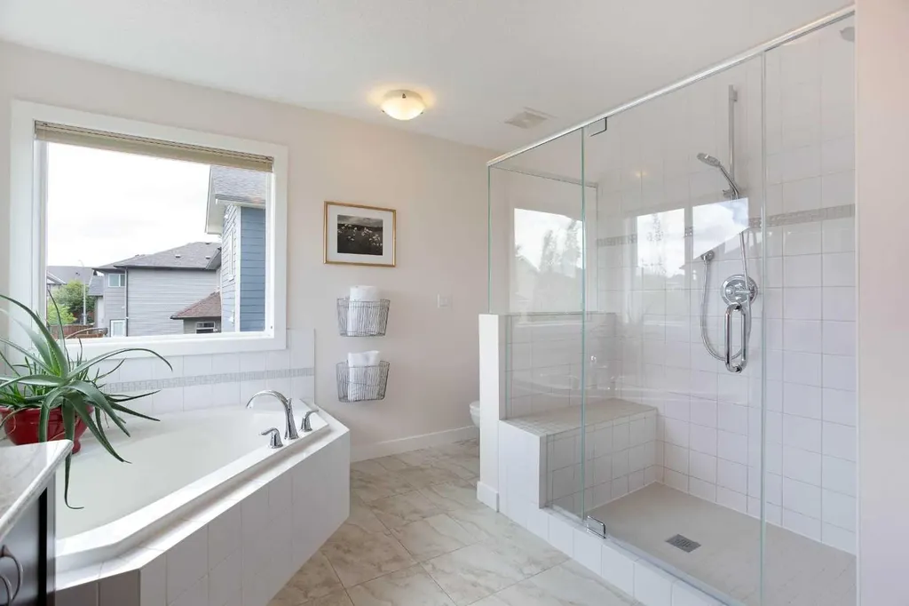 2 Kingston View SE Airdrie AB T4A 0K4