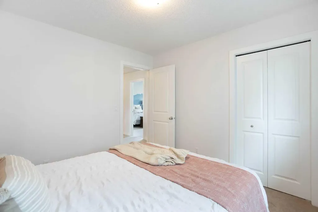 2 Kingston View SE Airdrie AB T4A 0K4