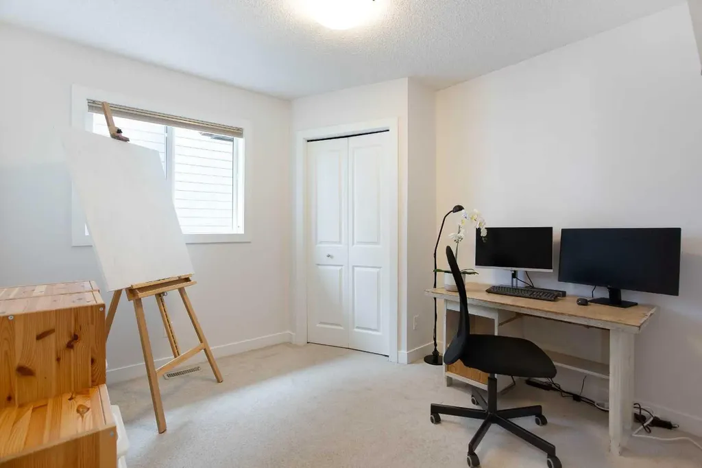 2 Kingston View SE Airdrie AB T4A 0K4