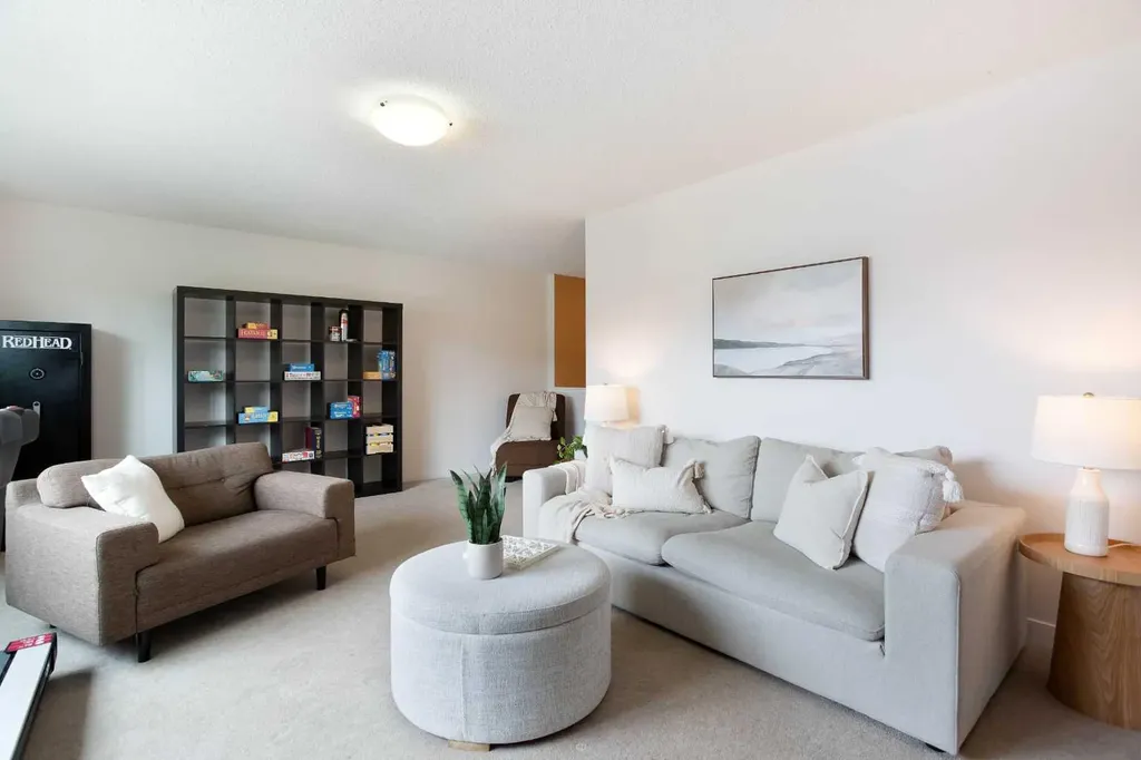 2 Kingston View SE Airdrie AB T4A 0K4