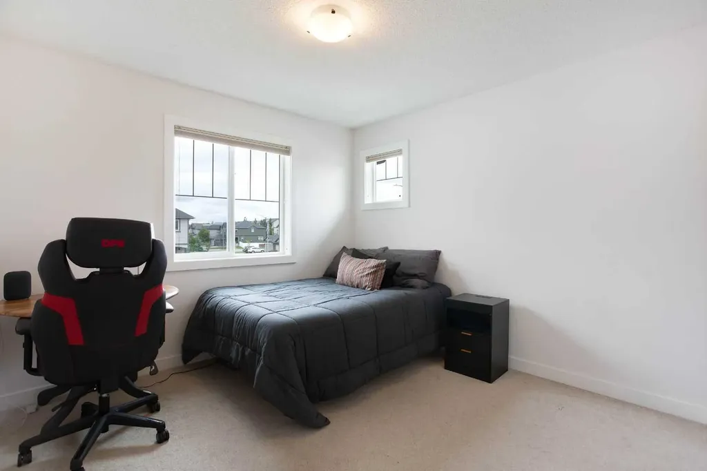 2 Kingston View SE Airdrie AB T4A 0K4