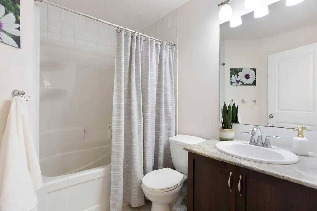 2 Kingston View SE Airdrie AB T4A 0K4