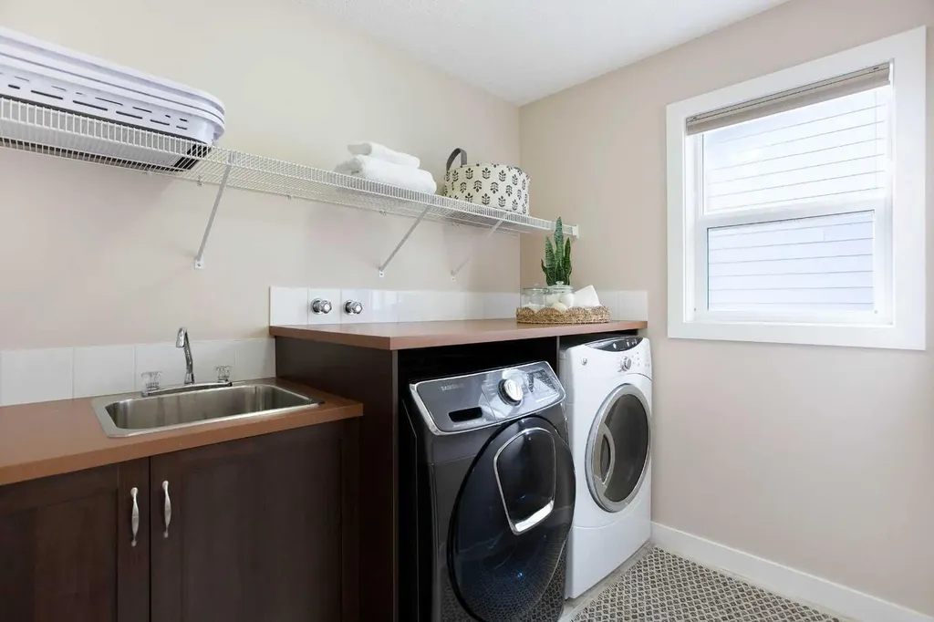 2 Kingston View SE Airdrie AB T4A 0K4