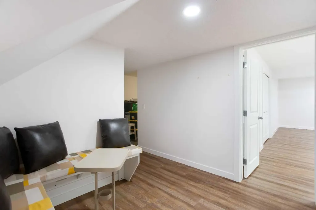 2 Kingston View SE Airdrie AB T4A 0K4