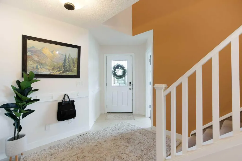 2 Kingston View SE Airdrie AB T4A 0K4