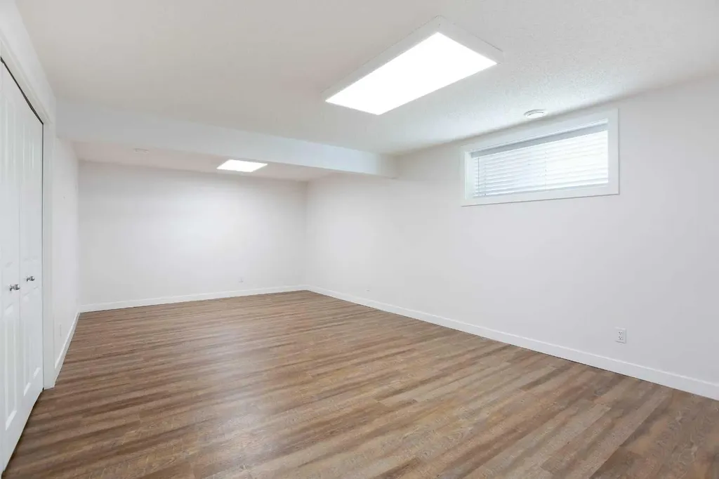 2 Kingston View SE Airdrie AB T4A 0K4