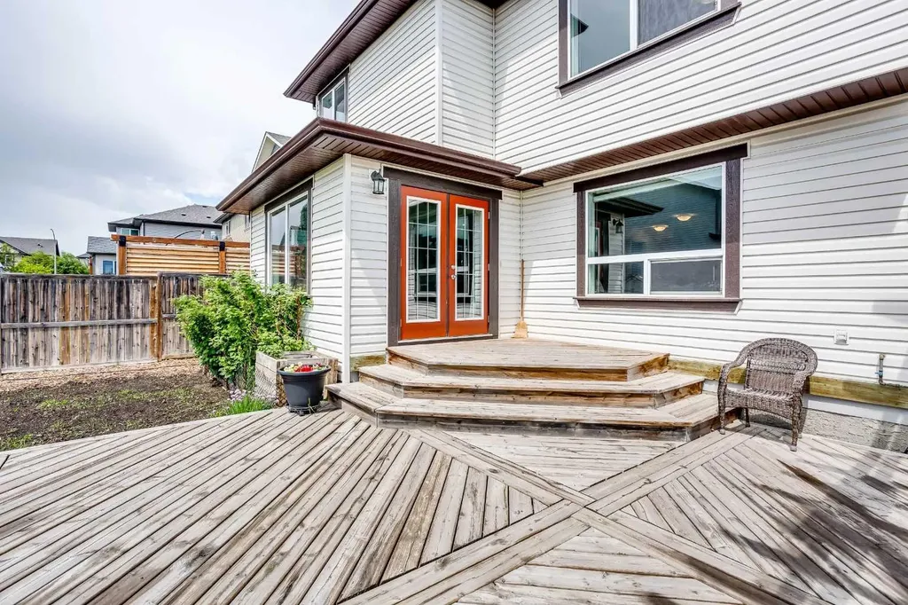2 Kingston View SE Airdrie AB T4A 0K4
