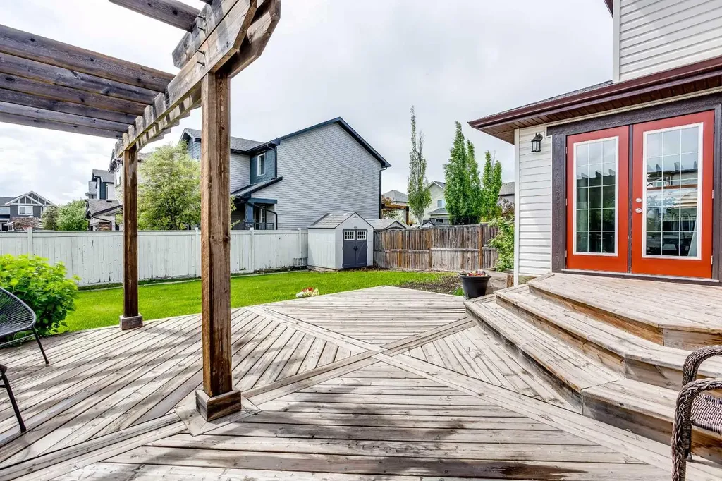 2 Kingston View SE Airdrie AB T4A 0K4