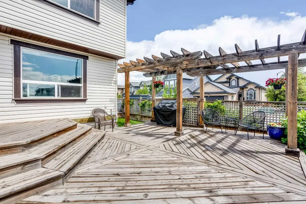 2 Kingston View SE Airdrie AB T4A 0K4