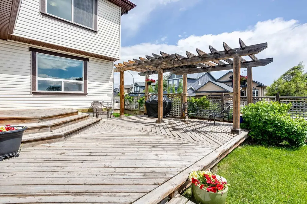 2 Kingston View SE Airdrie AB T4A 0K4