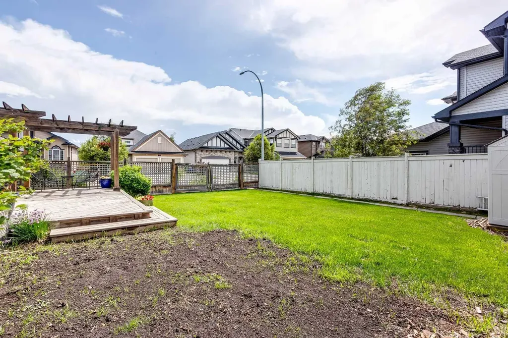 2 Kingston View SE Airdrie AB T4A 0K4
