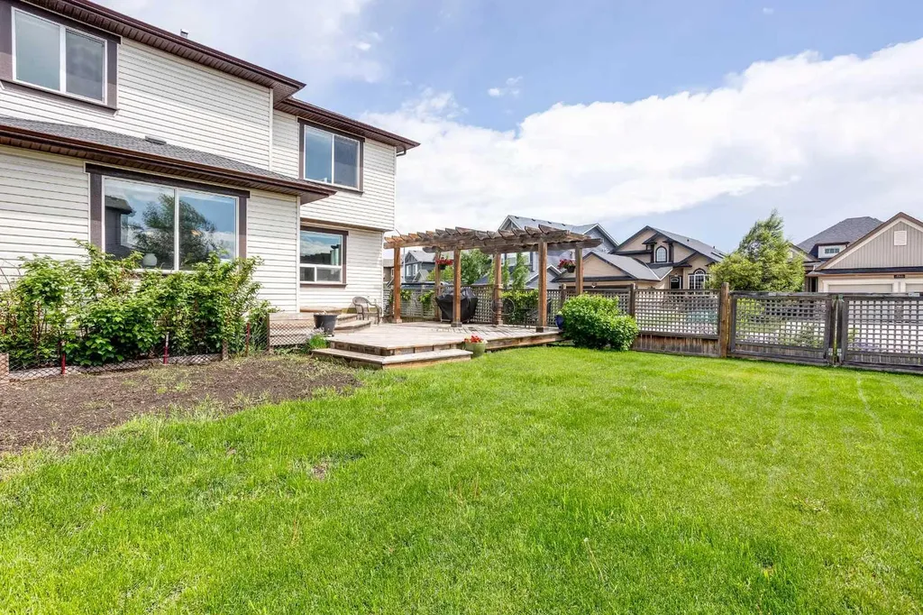 2 Kingston View SE Airdrie AB T4A 0K4