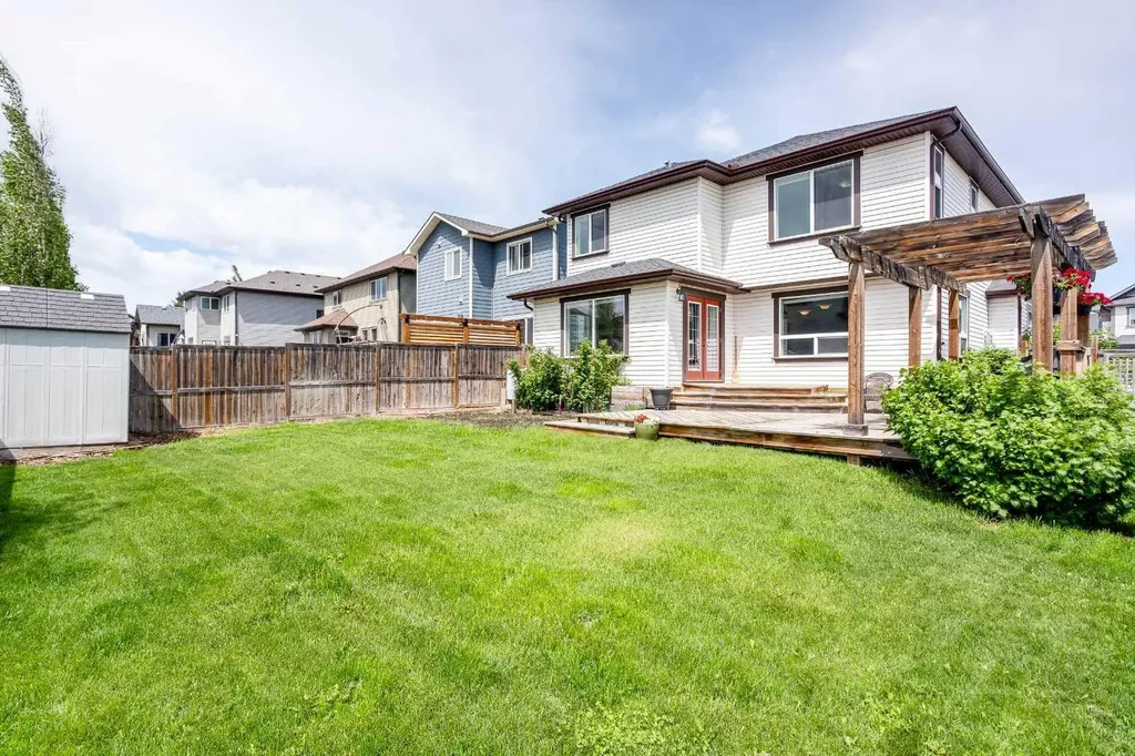 2 Kingston View SE Airdrie AB T4A 0K4