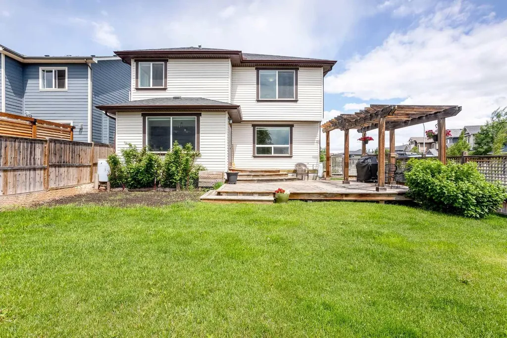 2 Kingston View SE Airdrie AB T4A 0K4