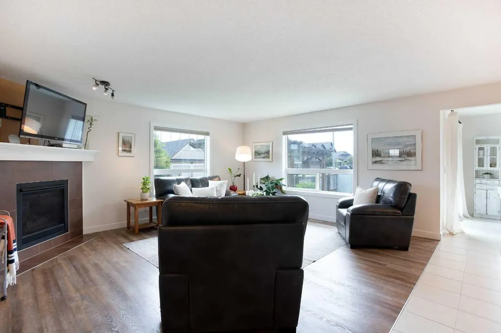 2 Kingston View SE Airdrie AB T4A 0K4