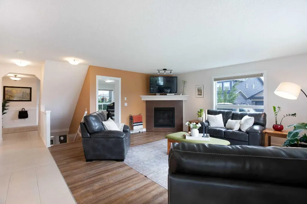2 Kingston View SE Airdrie AB T4A 0K4