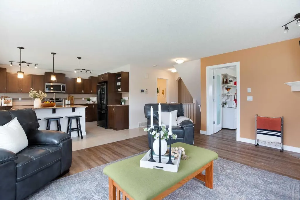 2 Kingston View SE Airdrie AB T4A 0K4