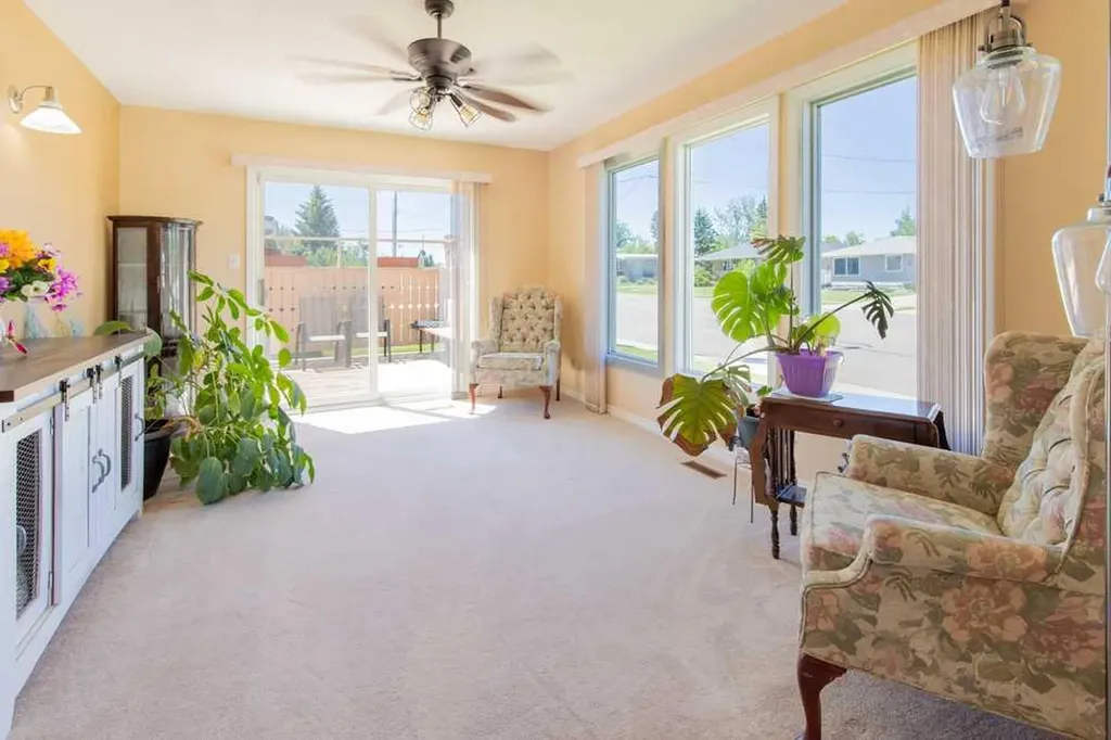 214 3 Street W Cardston AB T0K 0K0