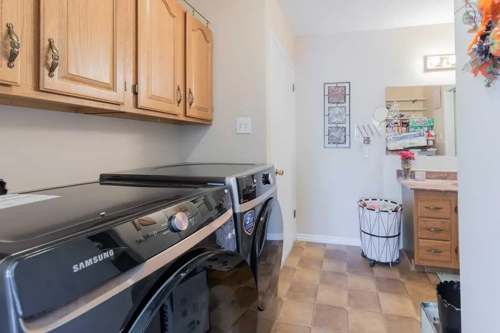 214 3 Street W Cardston AB T0K 0K0
