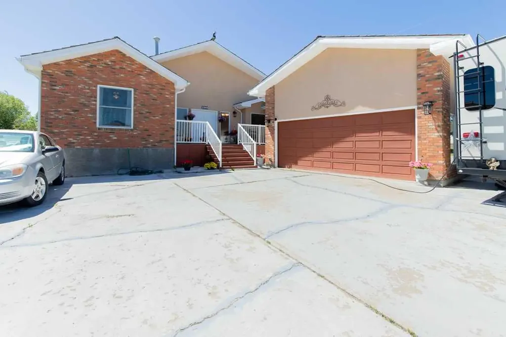 214 3 Street W Cardston AB T0K 0K0