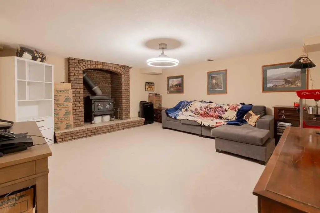 214 3 Street W Cardston AB T0K 0K0
