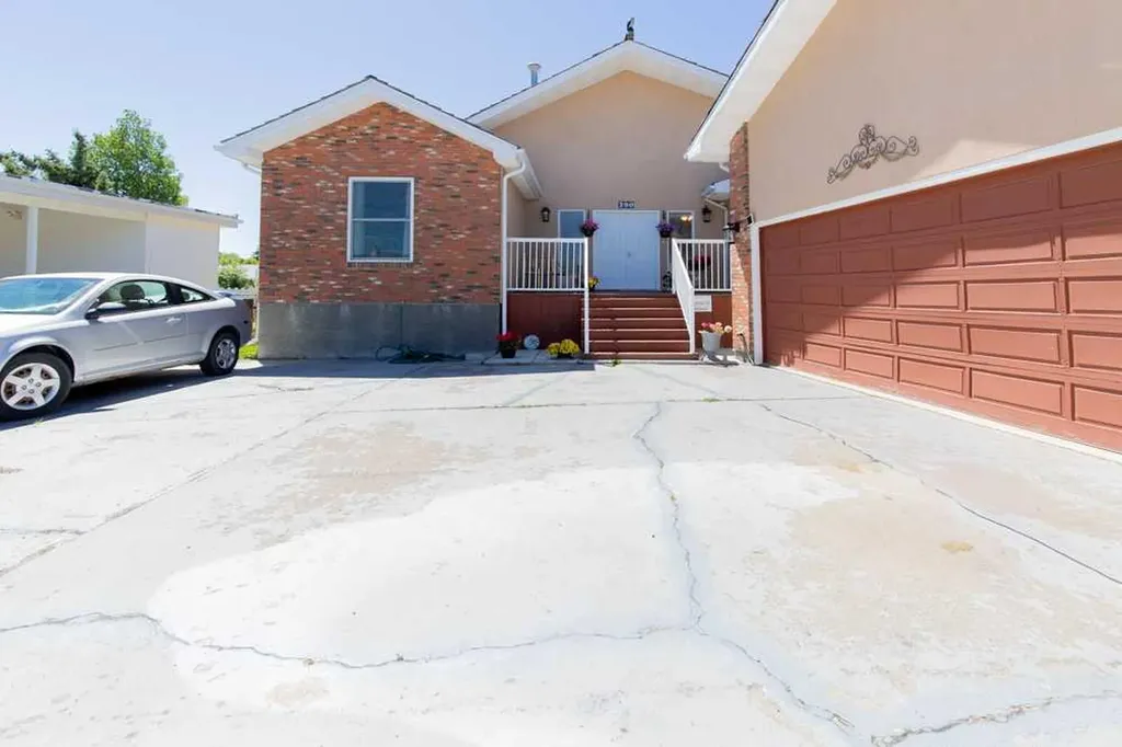 214 3 Street W Cardston AB T0K 0K0