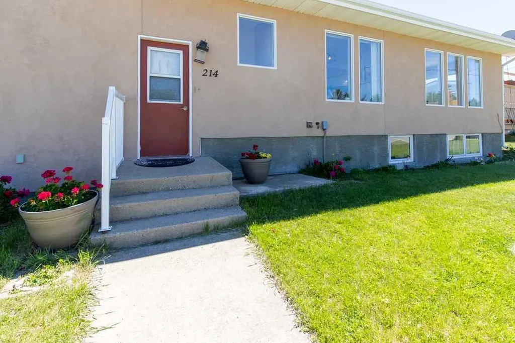 214 3 Street W Cardston AB T0K 0K0